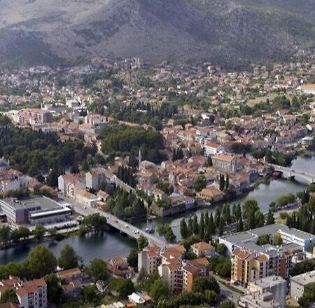 Apartman Sicilija Daire Trebin Dış mekan fotoğraf