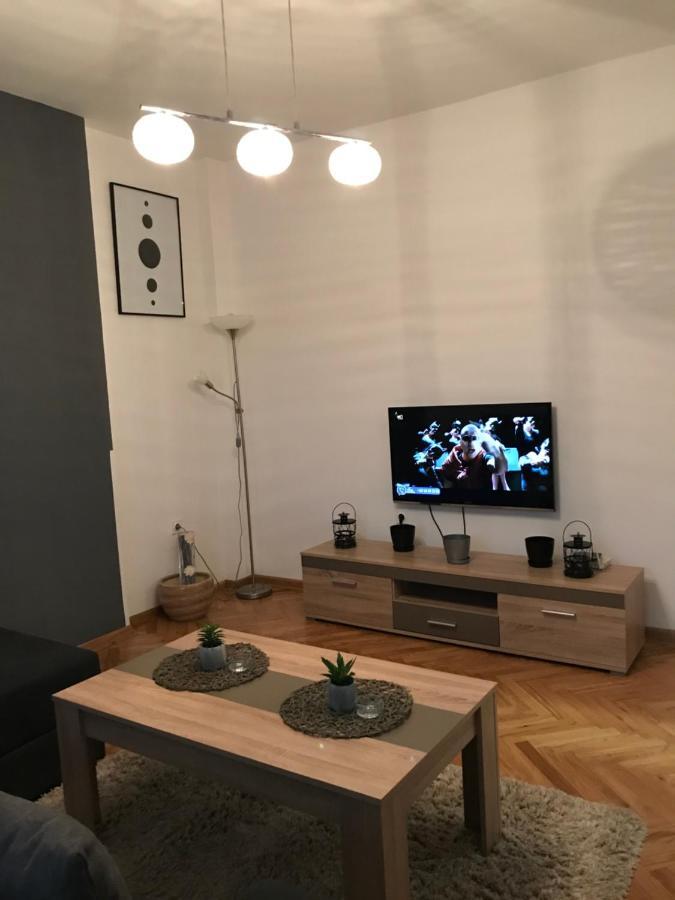 Apartman Sicilija Daire Trebin Dış mekan fotoğraf