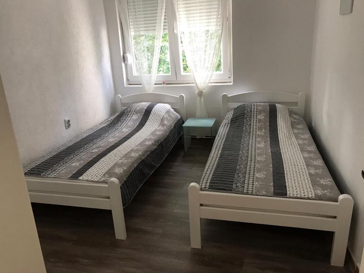 Apartman Sicilija Daire Trebin Dış mekan fotoğraf