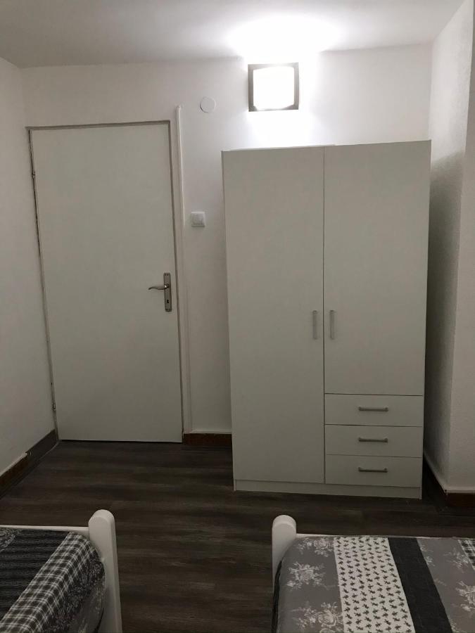 Apartman Sicilija Daire Trebin Dış mekan fotoğraf